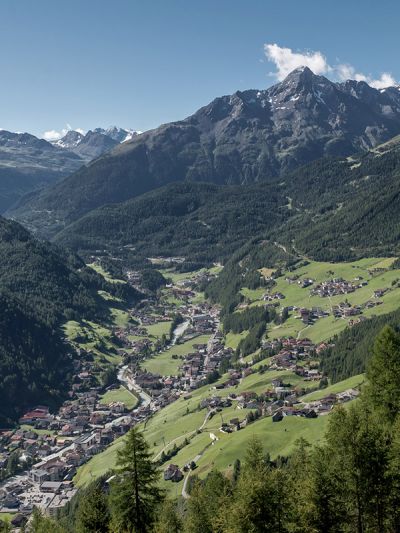 Ortsaufnahme von Sölden im Ötztal im Sommer